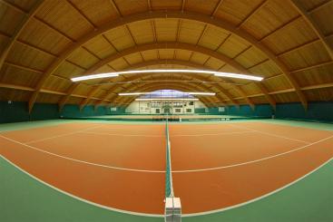 Tennishalle direkt im Hotel