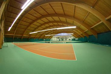 Tennishalle direkt im Hotel