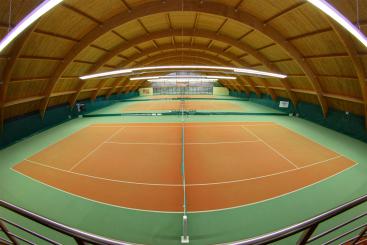 Tennishalle direkt im Hotel