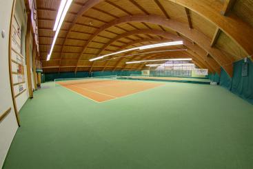 Tennishalle direkt im Hotel