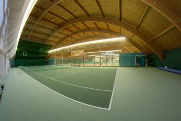 Tennishalle direkt im Hotel