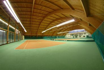 Tennishalle direkt im Hotel