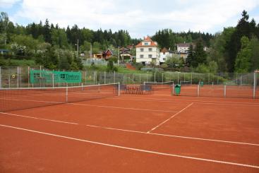 Tennis-Sandplätze im Außenbereich