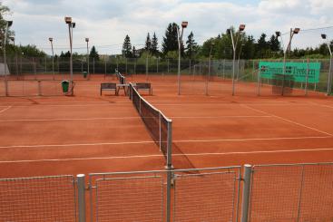 Tennis-Sandplätze im Außenbereich